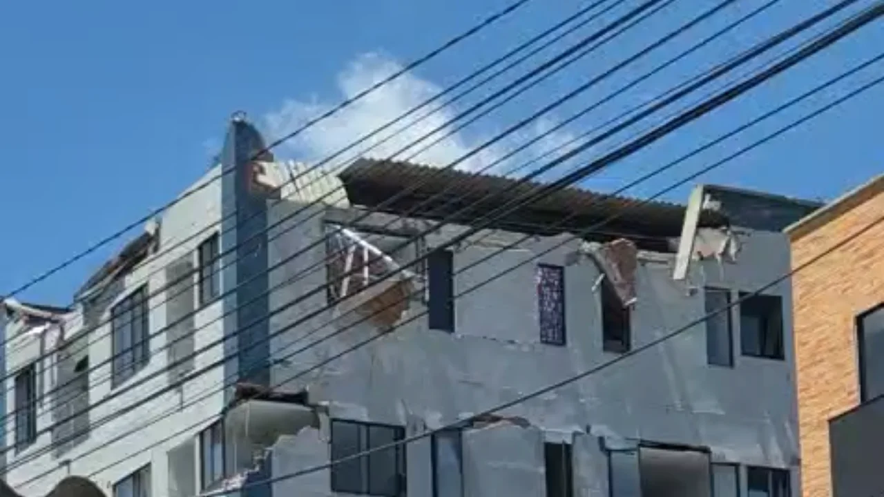 Damaged façade in Pereira after the earthquake