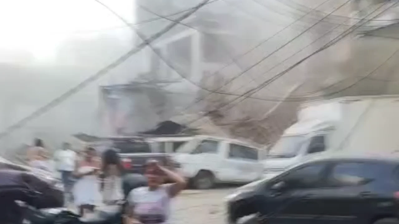 Collapsed building in Pereira after the earthquake