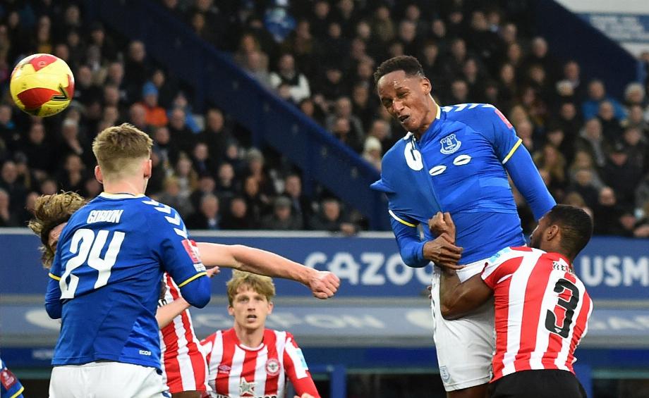 Au cours de cette saison, Yerry Mina a fait 11 apparitions pour Everton. Photo : REUTERS/Peter Powell