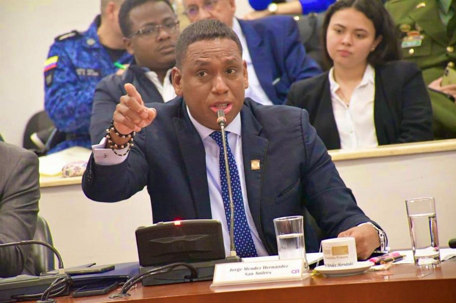 L'audio révèle un crime électoral présumé dans le bureau du maire de Providencia : "C'est rapide, dur et non censuré"