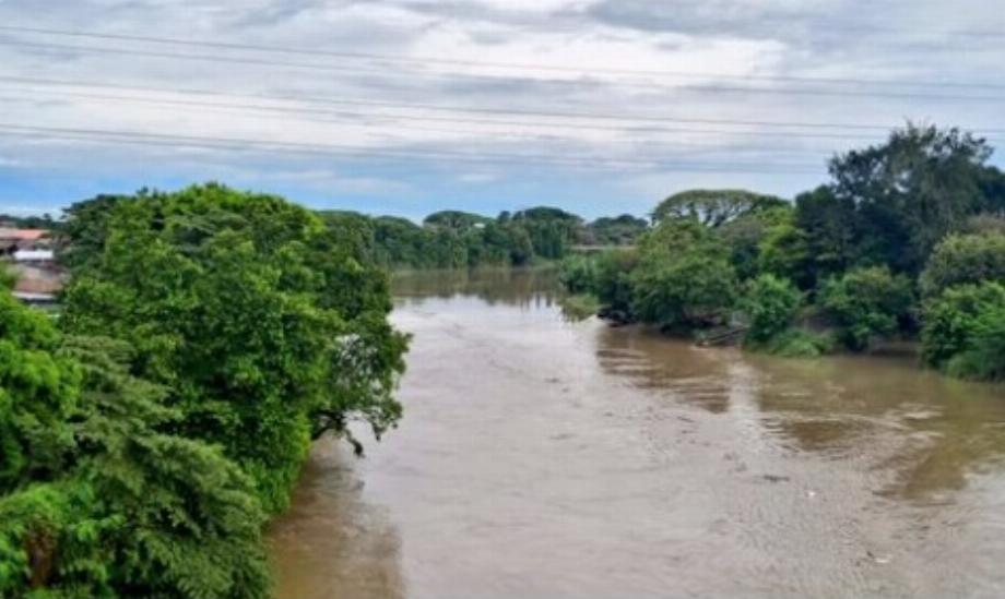 Une femme a jeté son fils de six ans dans les eaux de la rivière Cauca à Cali