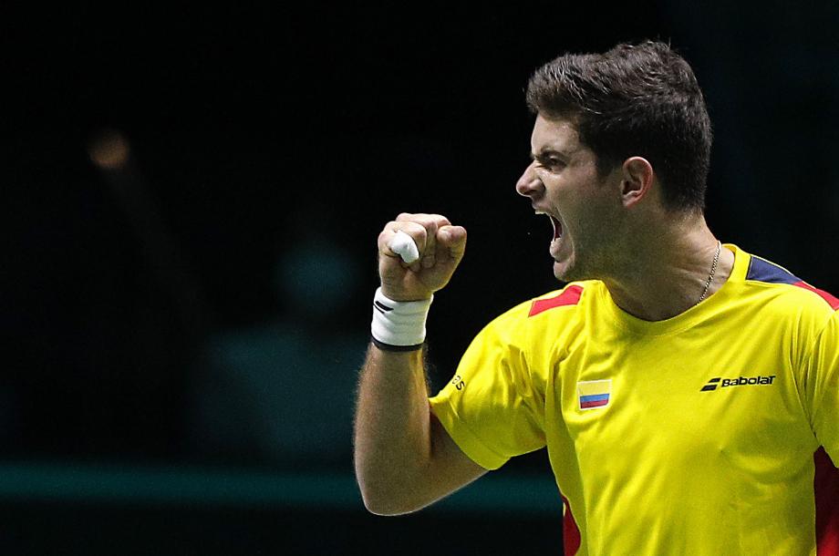 Tennis - finales de la coupe Davis - Groupe E - États-Unis contre Colombie - Pala Alpitour, Turin, Italie - 28 novembre 2021 Nicolás Mejia de Colombie réagit lors de son match contre Frances Tiafoe des États-Unis REUTERS/Guglielmo Mangiapane
