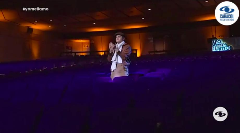 L'imitateur a applaudi après avoir vu son passage dans l'émission de téléréalité musicale. Prise du Canal Caracol.