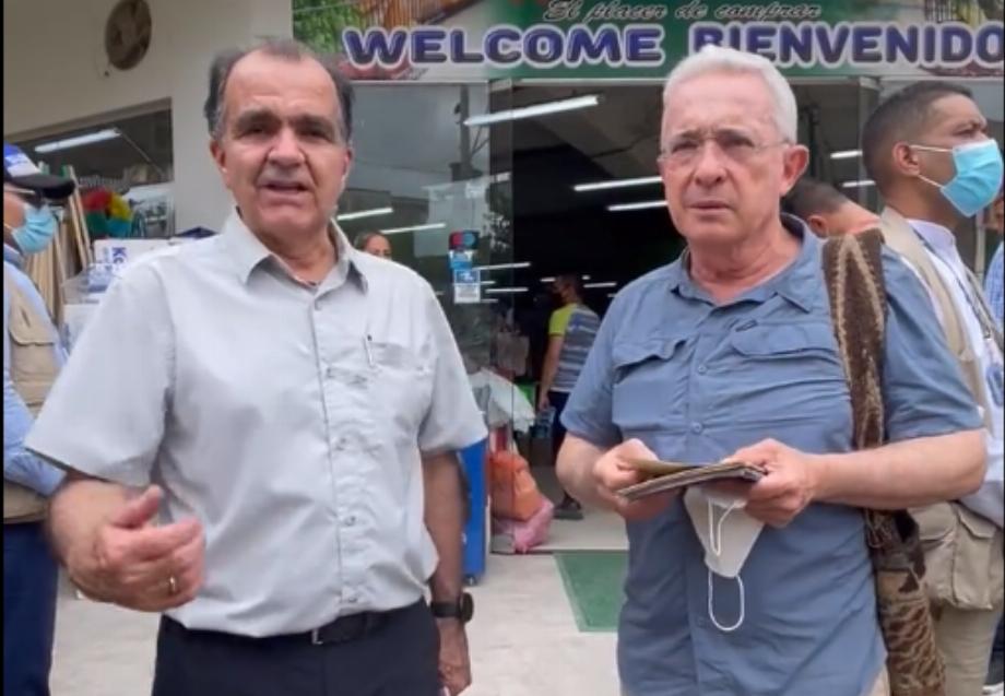 Óscar Iván Zuluaga et Álvaro Uribe en campagne
