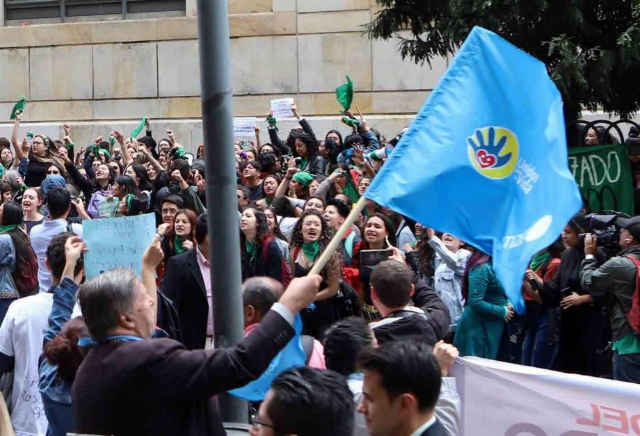 Décriminalisation de l'avortement jusqu'à la semaine 24, plus de 80% des Colombiens sont contre, selon l'enquête Invamer
