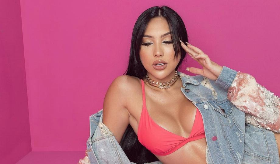 "Grille dégoûtante": Aída Victoria a répondu aux critiques des réseaux avec de la lingerie sensuelle