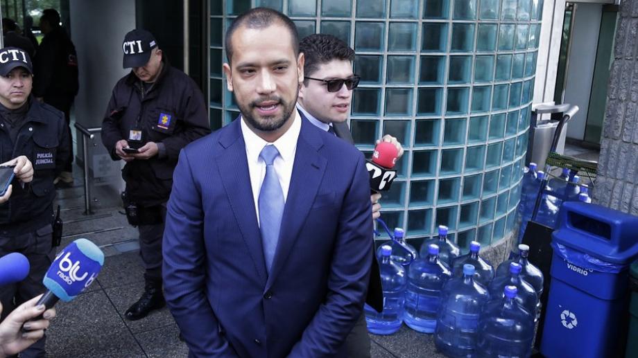 Diego Cadena se rend après une polémique sur un voyage au Panama. Photo: Colprensa