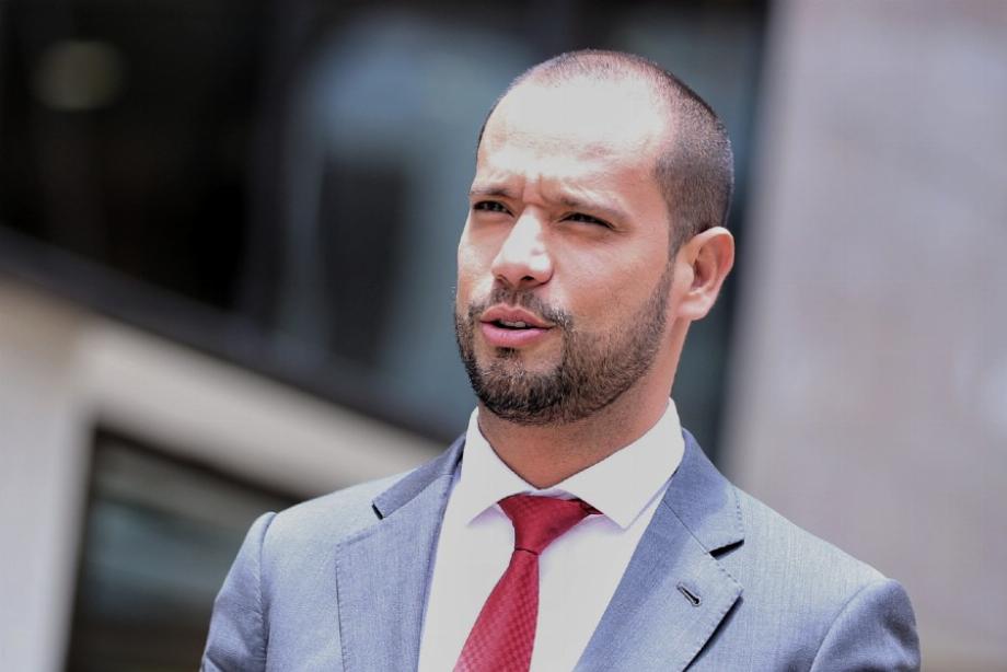 Ils ordonnent l'assignation à résidence de l'avocat Diego Cadena