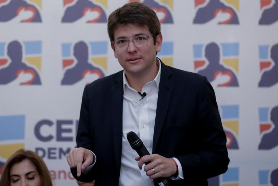 Miguel Uribe Turbay propose de disqualifier les conjoints des élus locaux en exercice pour prétendre au Sénat