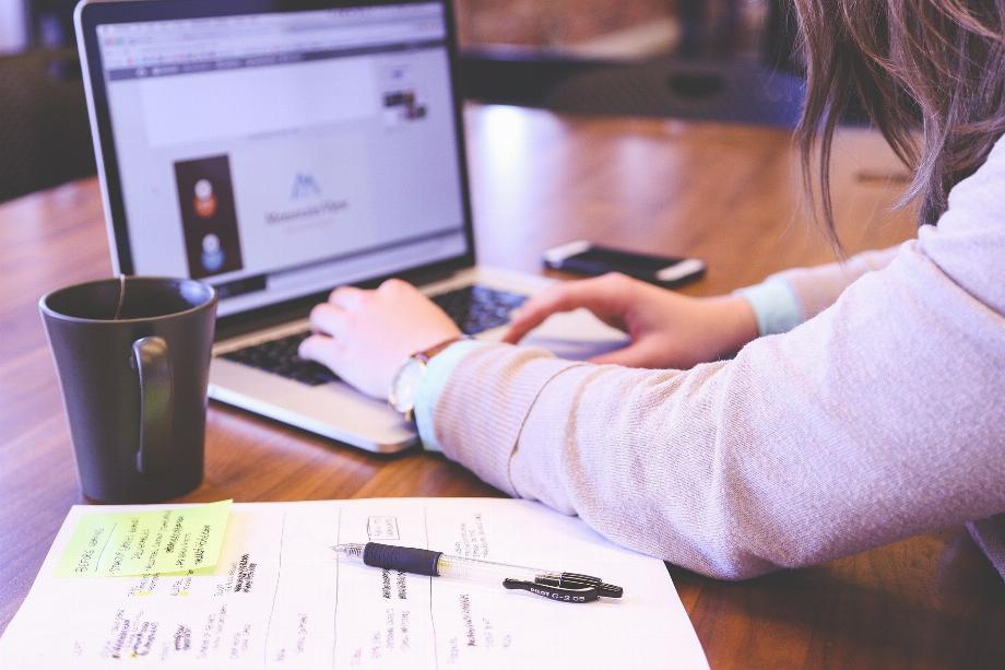 Le MinTIC ouvre un appel pour financer plus de 400 diplômés en technologies de l'information