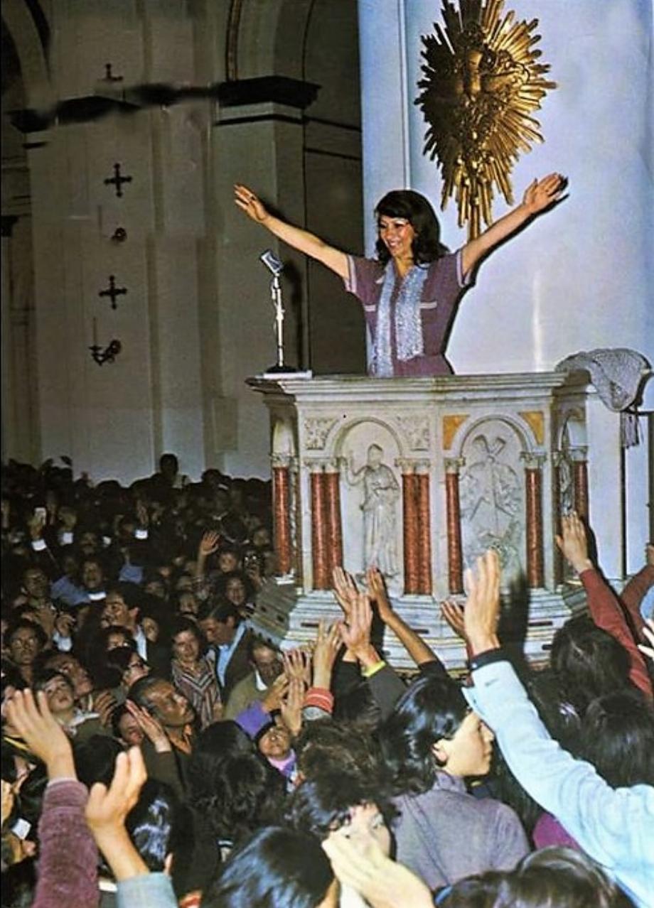 Image de Regina 11 dans la cathédrale primate de Bogotá, où des centaines de ses partisans se sont rassemblés pour la voir. Photo : archives privées