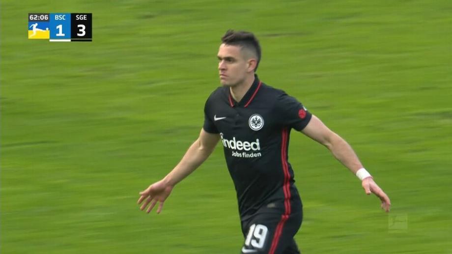 Vidéo: avec une définition de luxe, Rafael Santos Borré a scellé une autre victoire pour l'Eintracht Francfort