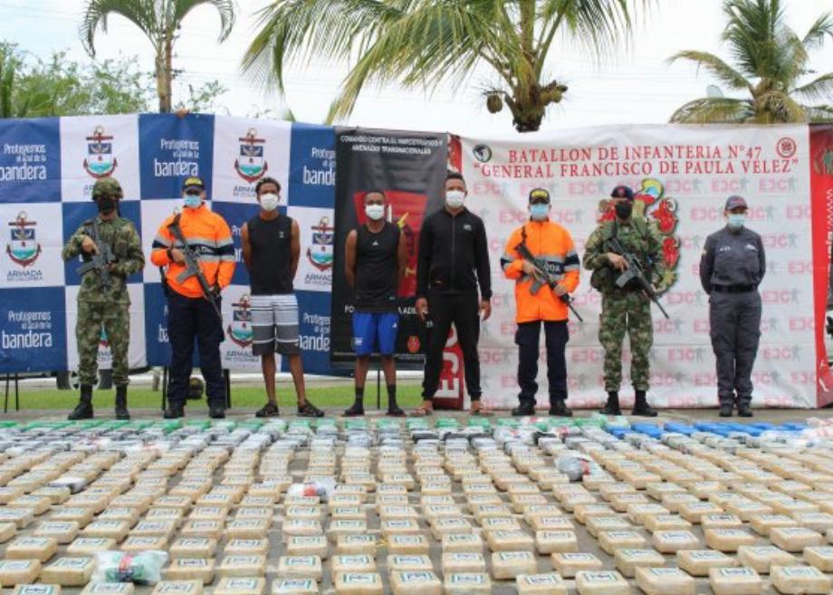 La Marine nationale a saisi 2,4 tonnes de cocaïne qui proviendraient du Clan del Golfo